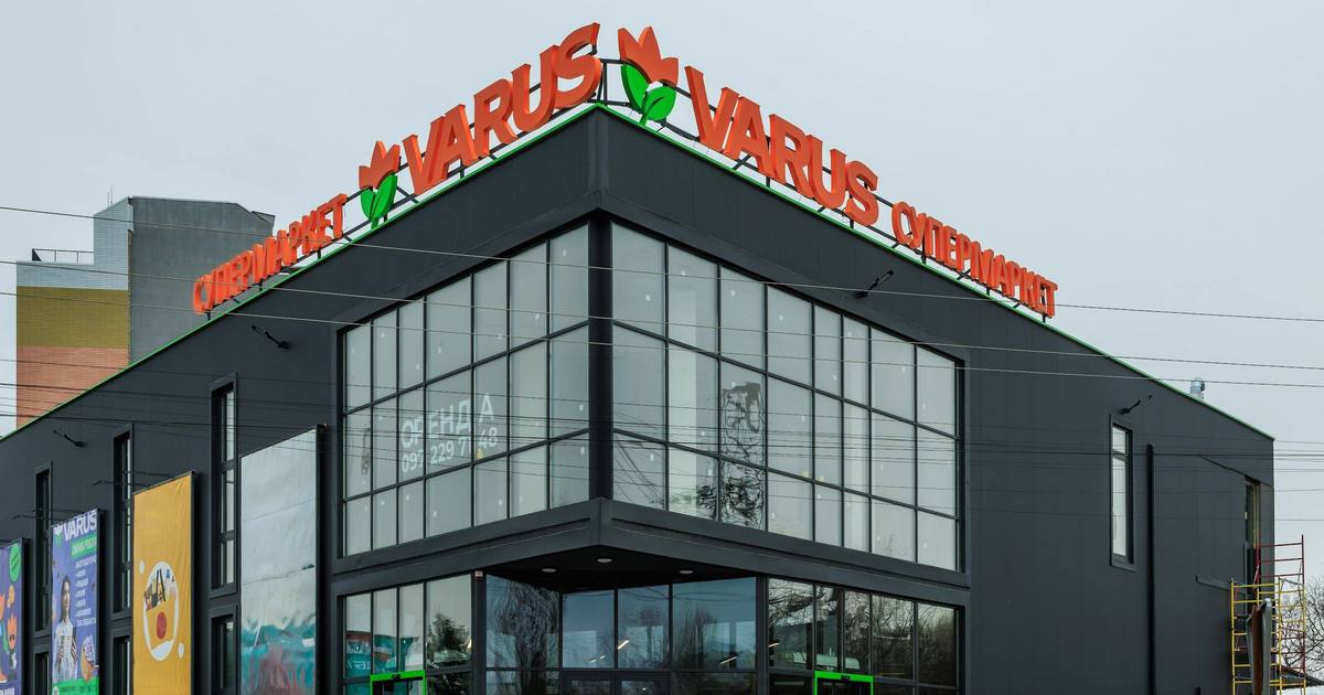 Varus традиційно залучає співробітників офісів до роботи в супермаркетах у період новорічного пікового навантаження