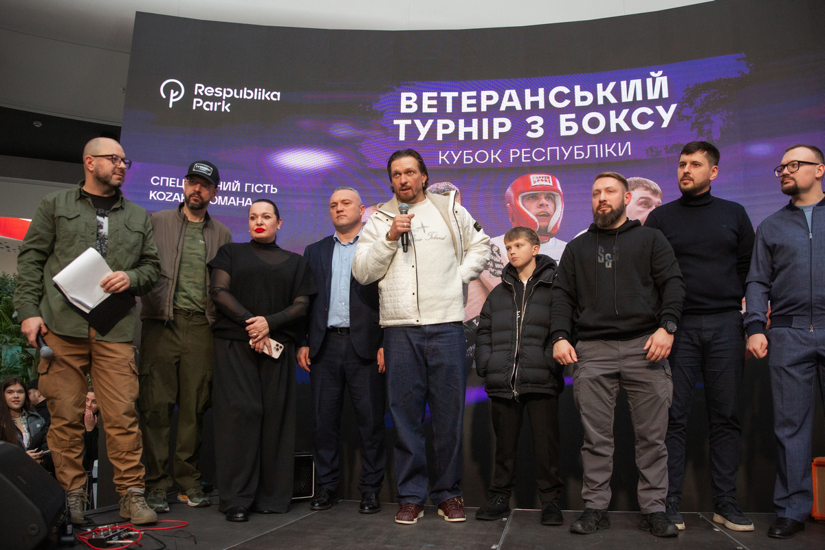 В ТРЦ Respublika Park состоялся благотворительный ветеранский турнир по боксу с участием Александра Усика (+фото)