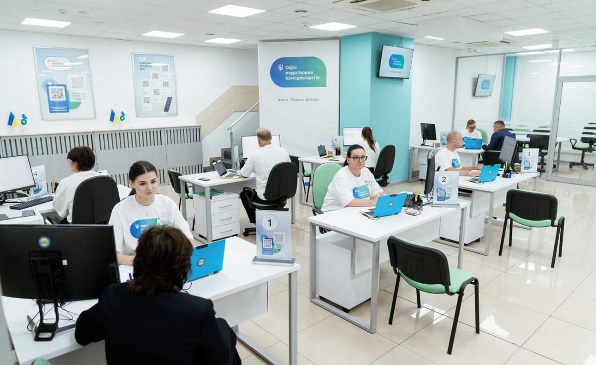 Для підтримки платників податків ДПС відкрила в регіонах 20 офісів податкових консультантів