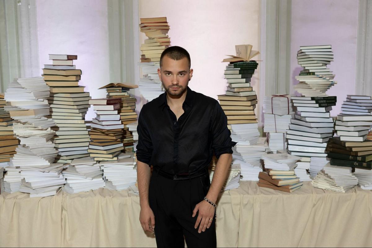 Прикраси, книги та панк-естетика: SOVA × FROLOV презентували нову колекцію прикрас у бібліотеці