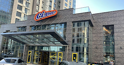 Мережа Сільпо відкрила новий дизайнерський супермаркет в Києві, натхнений історією Печерська