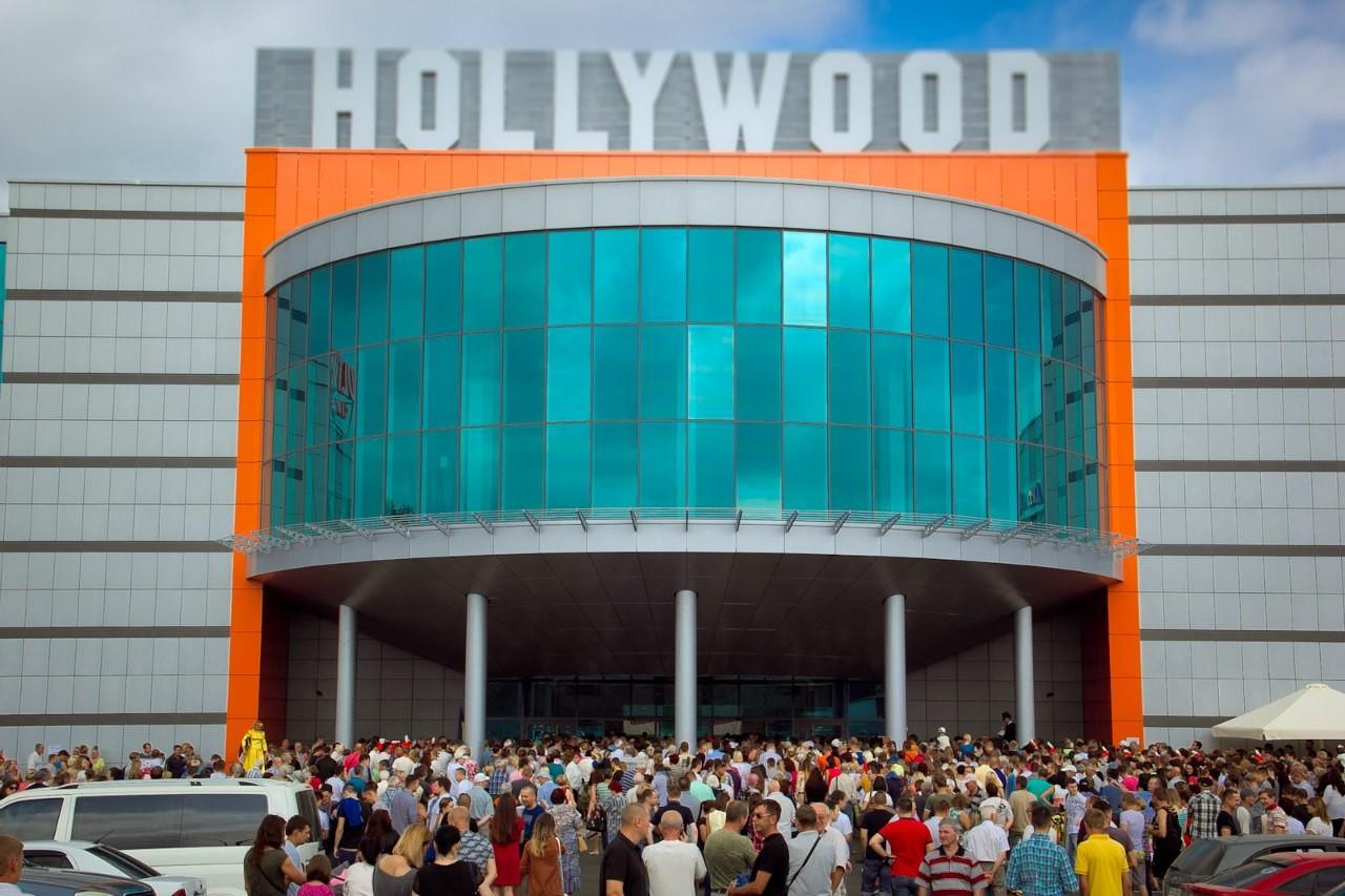 Чернігівський ТРЦ Hollywood Mall першим з ТРЦ в Україні інтегрує чат-бот зі штучним інтелектом