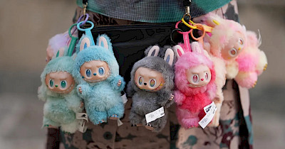 Labubu-монстр: як іграшка з гострими зубами стала новим фетишем мільйонів споживачів