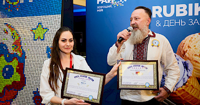 ТРЦ РайON встановив рекорд України: ком’юніті створило найбільше панно з кубиків Рубіка (+фото)