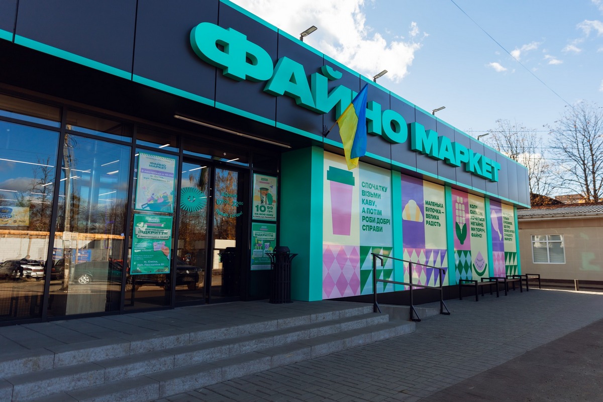 Файно Маркет підтримує захисників та ветеранів через творчість: виставка, що надихнула і допомагає