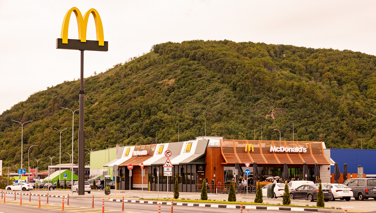 У Мукачеві відкрився перший McDonalds – у співпраці з АЗК ОККО