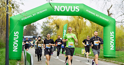 Novus — партнер здорових звичок: мережа підтримала Київський півмарафон Незламності 2025