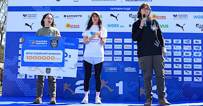 Мережа аптек «Бажаємо здоров’я» підтримала Київський півмарафон Незламності 2025 та медичний добровольчий батальйон «Госпітальєри» благодійним внеском у 1 млн грн