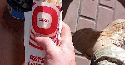 8,3 мільйона порцій кави та 4,8 мільйона хотдогів: ОККО продовжує безкоштовно годувати військових на прифронтових АЗК