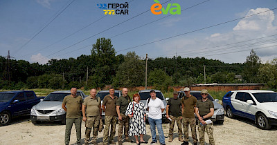Благодійний проєкт ГеройCar та мережа магазинів EVA передали військовим одинадцять пікапів 