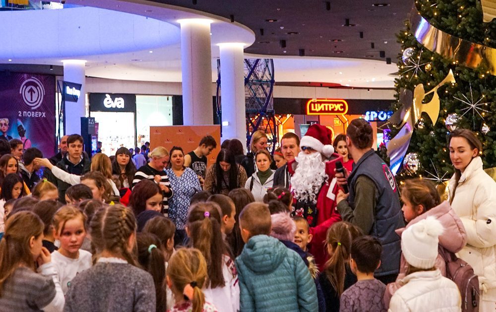 У ТРЦ Respublika Park влаштували благодійне різдвяне свято для дітей внутрішньо переміщених осіб
