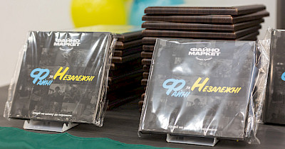 Файні та Незалежні: мережа магазинів Файно Маркет презентувала книгу про волонтерів