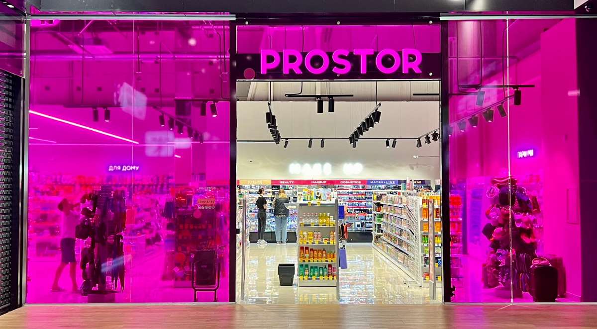 В кольорах Барбі: як виглядає новий магазин Prostor в ТРЦ Respublika Park (фотоогляд)