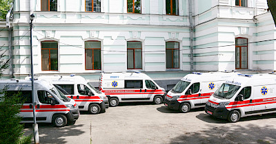 65 реанімобілів для українських медиків: Епіцентр реалізував масштабну благодійну ініціативу