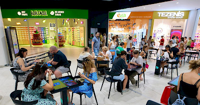 Interactive food court: new opportunities for stores in Shopping malls