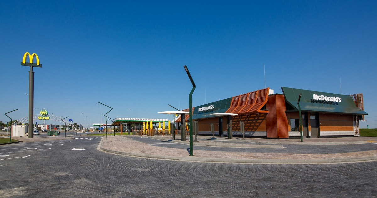 McDonald’s в Украине открывает первый ресторан прямо на трассе