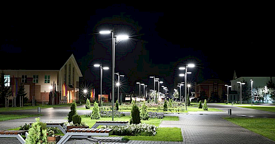 Уличные светильники и прожекторы: как выбрать идеальное освещение для вашего пространства