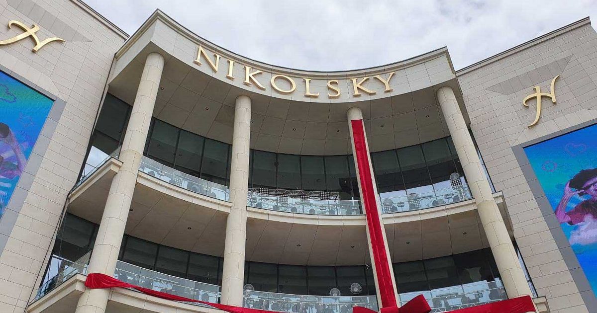 Новий рекорд харківського ТРЦ Nikolsky: найбільша паляниця з полуницями