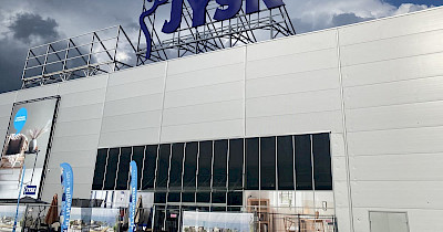 JYSK в одесском ТРЦ Riviera возобновил работу магазина через год после ракетного удара (+фото)