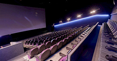 Новый сеанс: как выживают кинотеатры после года войны