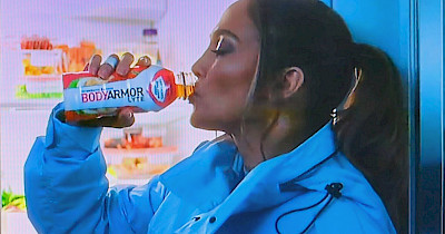 Лучшие ролики месяца: MasterZoo, Эпицентр, SOVA, Cher’17, KFC и Дженнифер Лопес