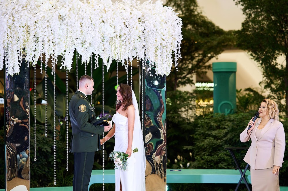 Любовь побеждает: в столичном ТРЦ Respublika Park состоялась праздничная женитьба военнослужащих (фоторепортаж)