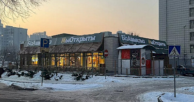 Просто бургер: колишні ресторани McDonald’s в Казахстані відкрились знову, але без брендування