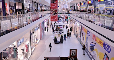 Беженцы спасают польские торговые центры: почти каждый пятый посетитель – из Украины