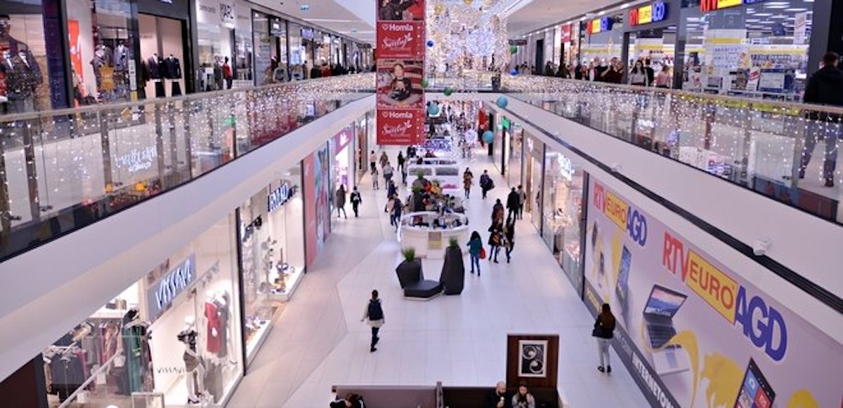 Беженцы спасают польские торговые центры: почти каждый пятый посетитель – из Украины