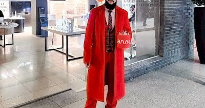 Тримайте світло від Санти: маркетплейс Алло наповнив міста модними персонажами