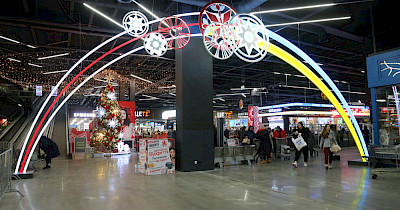 В Киеве после реновации открылся крупнейший ТЦ Эпицентр (фотообзор)