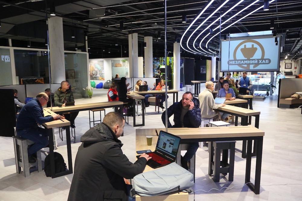 Незламний хаб: Епіцентр запускає безкоштовний коворкінг в Києві