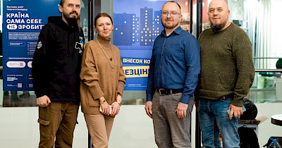 У криворізькому ТРК Сонячна Галерея відкрилась виставка творчих робіт «Країна сама себе не зробить»