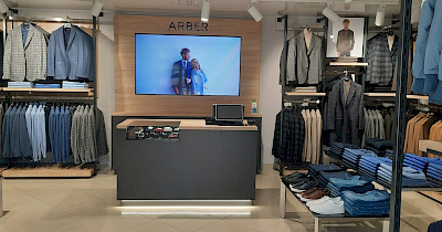 Повернення: в ТРЦ Ocean Plaza поновив роботу магазин Arber