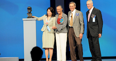 Династия Walmart: семья Уолтон снова возглавила список самых богатых семей мира