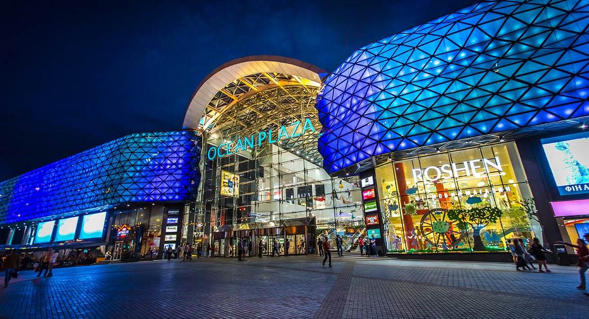 Со здания ТРЦ Ocean Plaza и банковских счетов ее владельца сняли арест