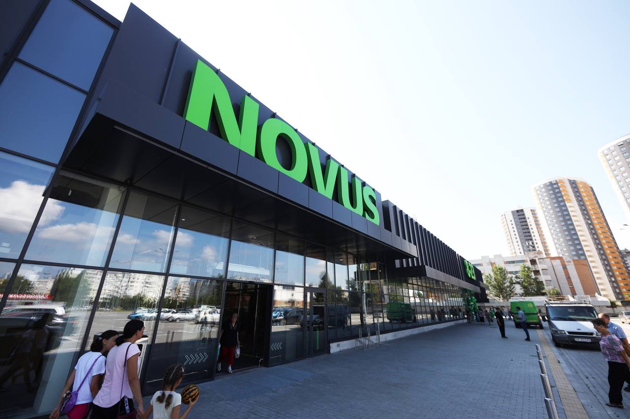 Як виглядає перший новий супермаркет Novus, відкритий за час війни (фотоогляд)