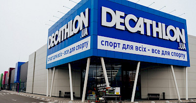 Французька мережа спортивних магазинів Decathlon відновлює роботу в Україні – в Києві на Почайній