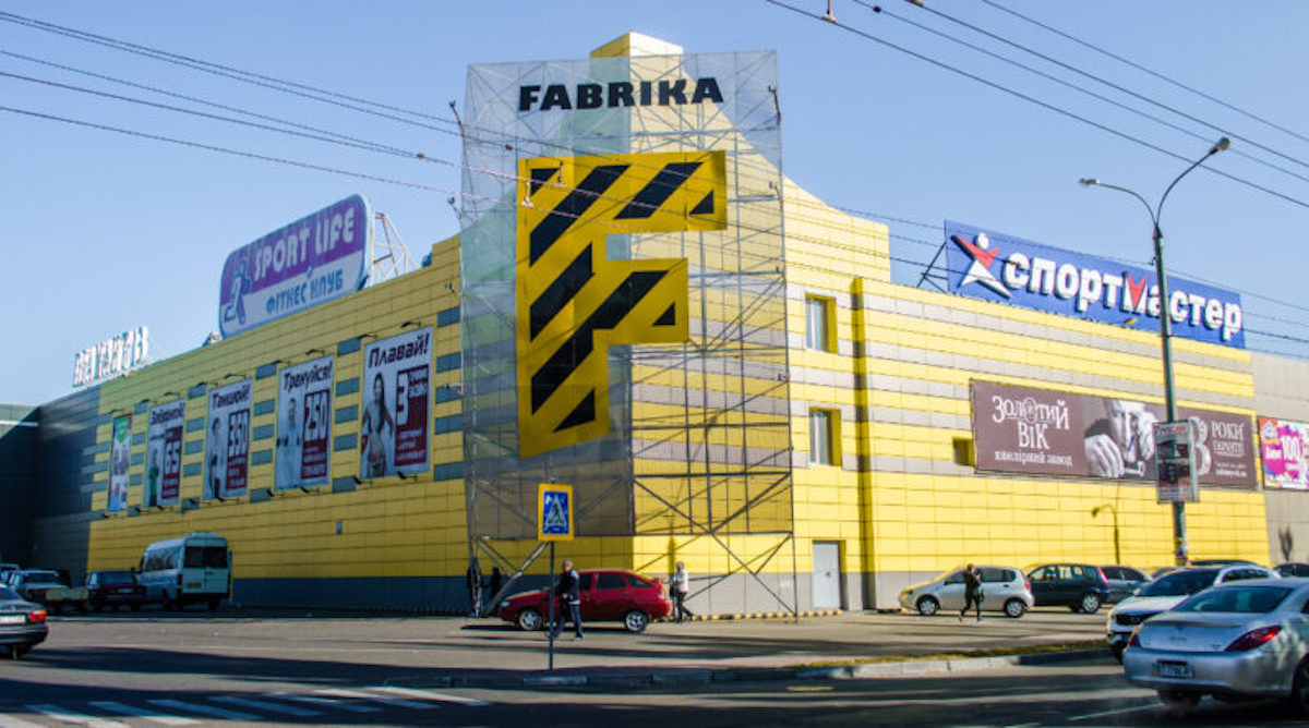 Херсонському ТРЦ Fabrika виповнилося 10 років: після перемоги його відбудують