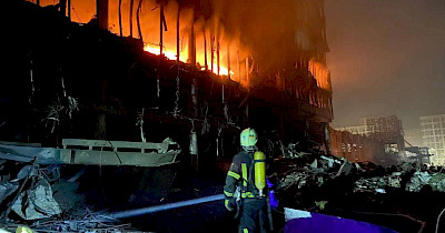 Російські окупанти знищили столичний ТРЦ Retroville (фото і відео)