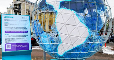 Подбаємо про планету разом: Watsons розмістив артінсталяцію в центрі столиці