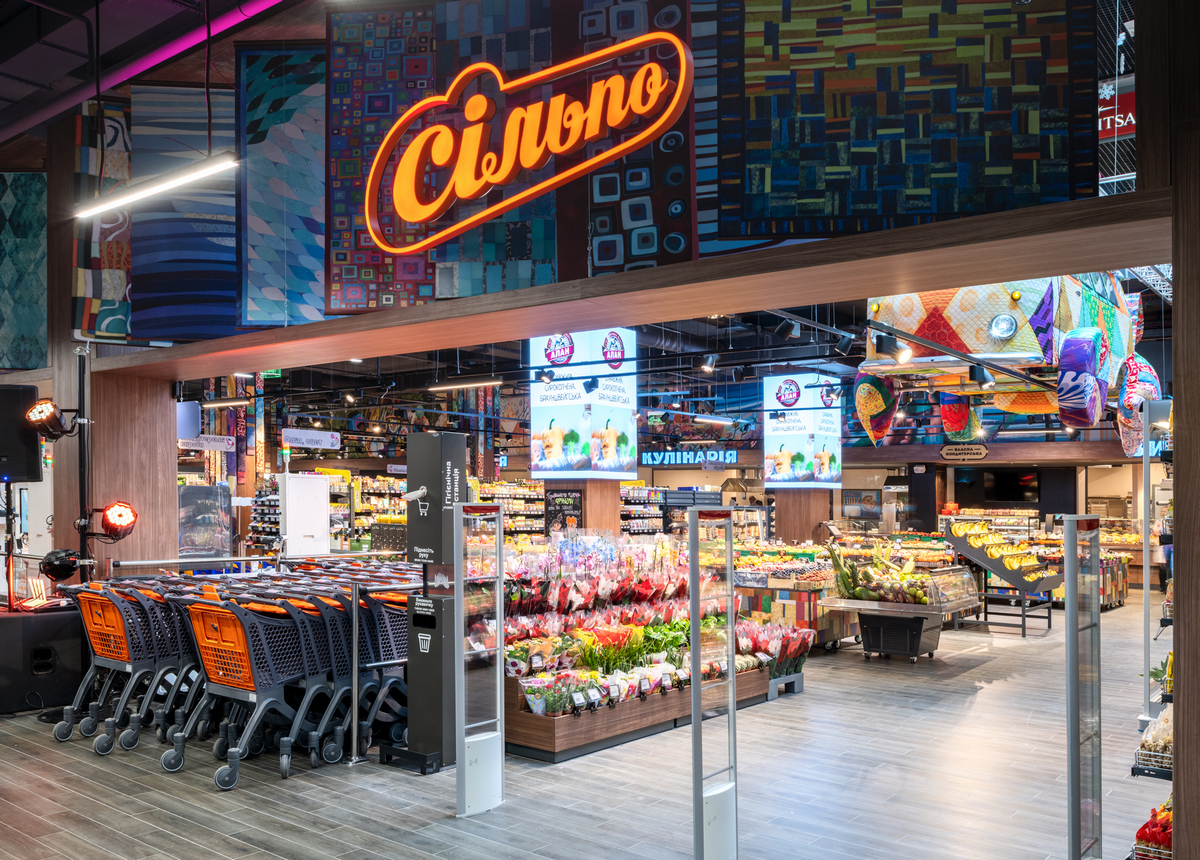 Безумная белка и лоскутное одеяло: в Сільпо – два новых дизайнерских супермаркета (фотообзор)