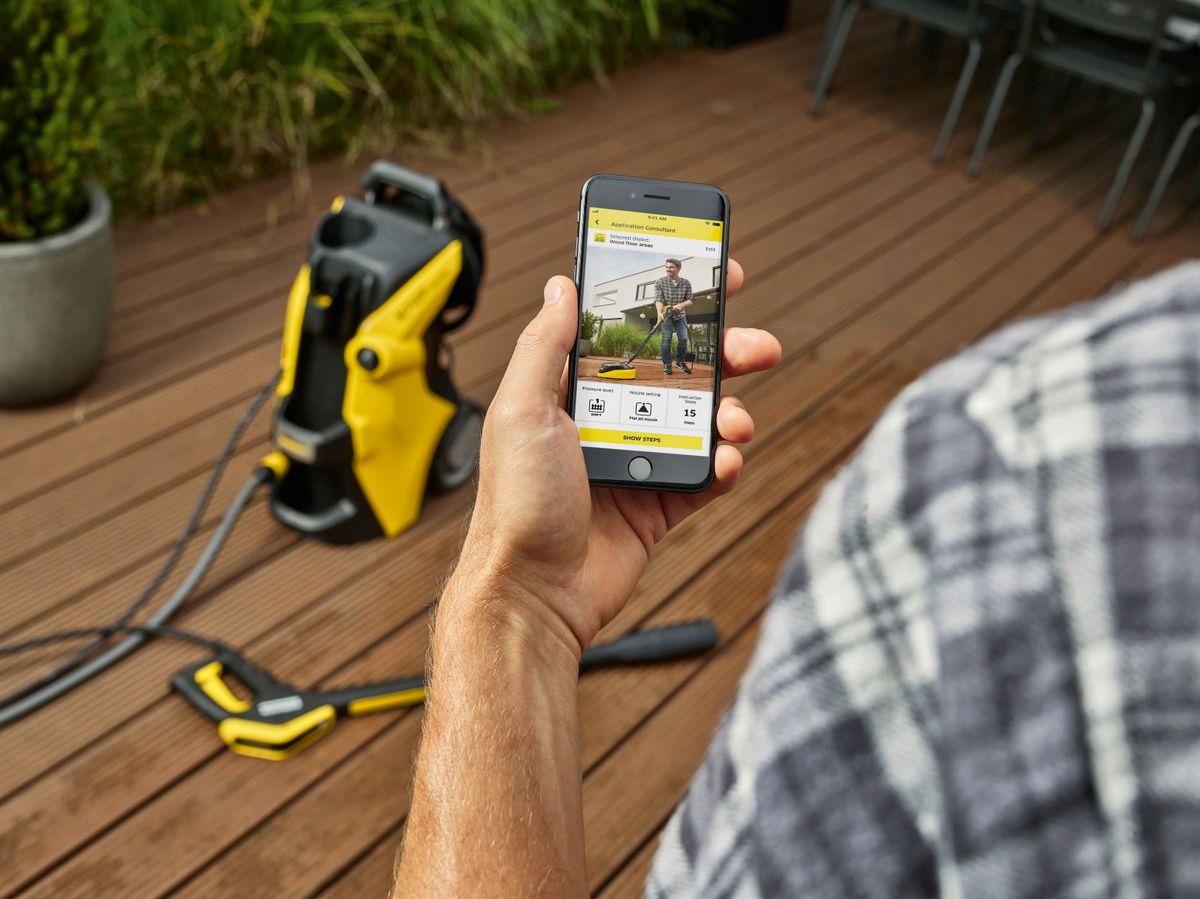 Уборка в одно касание: Karcher представляет в Украине новинку – серию “умных” мини-моек Smart Control