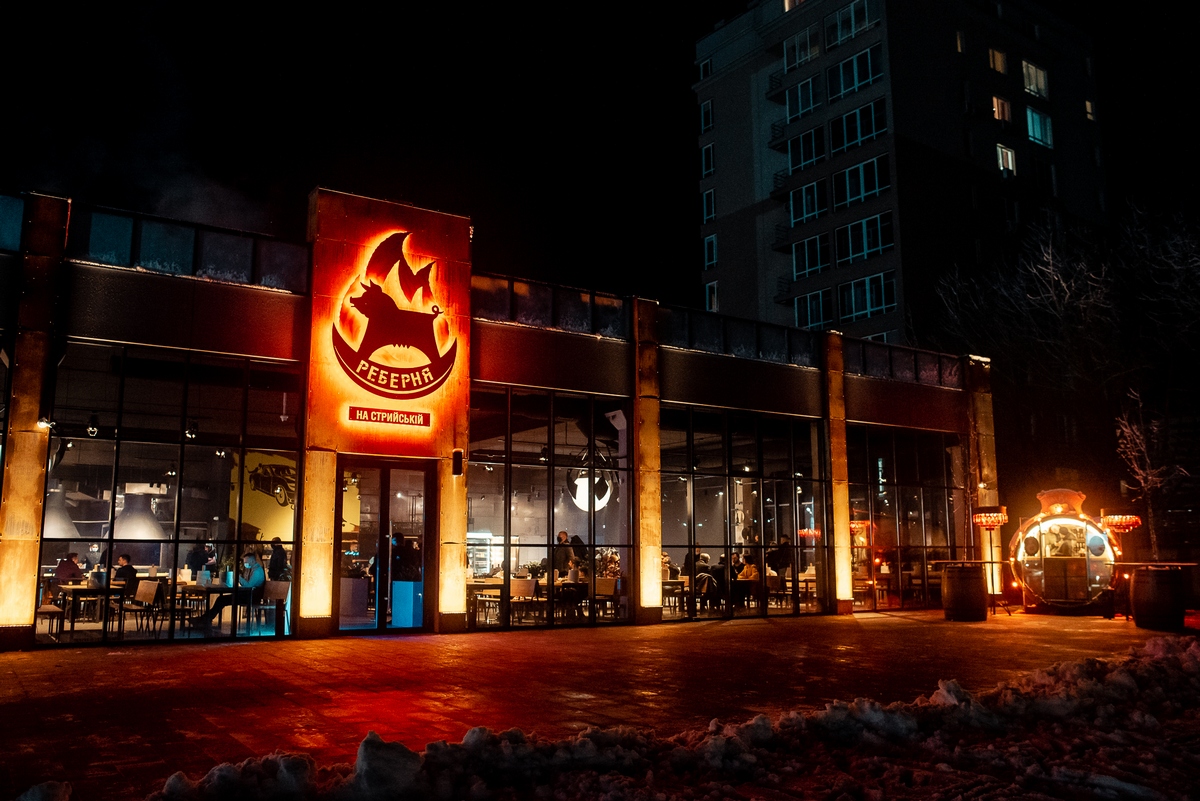 “Реберня на Стрийской”: Холдинг эмоций !FEST открыл самую большую Реберню в сети (фотообзор)