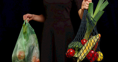 Яка вартість пластикових пакетів має бути в магазинах та аптеках