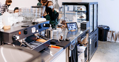 Виручка закладів громадського харчування у «червоній» зоні зменшилася на третину – дослідження Poster