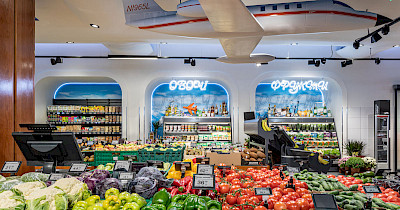 Полетаем с Сільпо: обновленный супермаркет сети посвятили Фрэнку Синатре и самолетам (фотообзор)