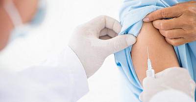 В Україні центри масової вакцинації населення працюють вже в 35-ти ТРЦ