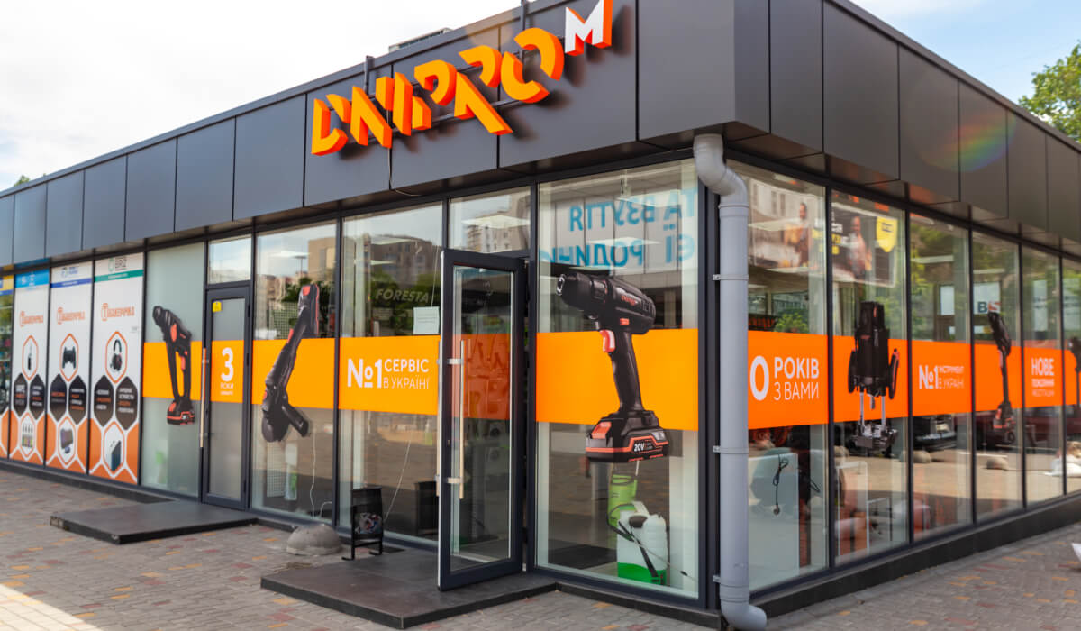 Імперія шуруповертів. Кому належить і як захоплює ринок мережа магазинів електроінструментів Dnipro-M
