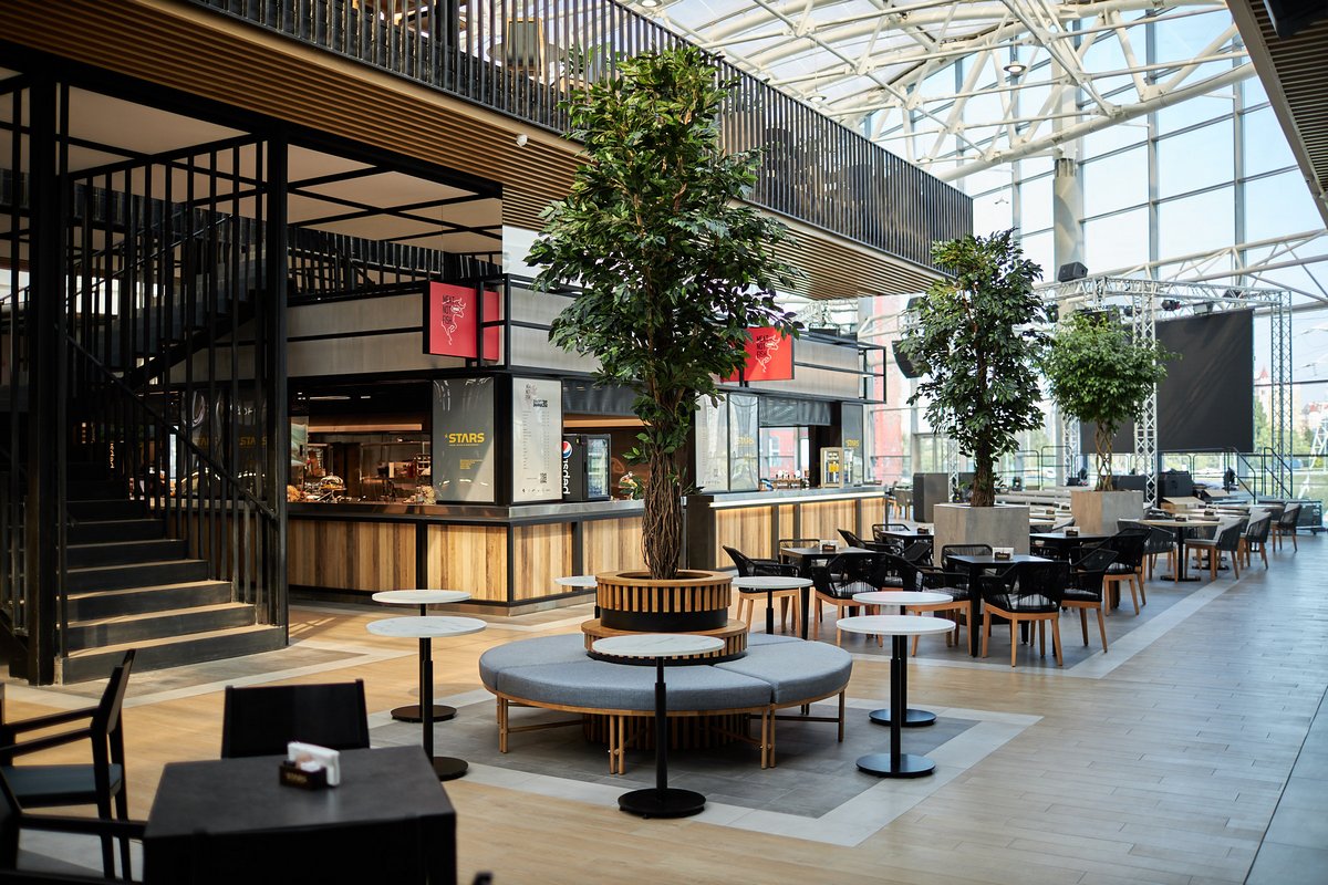 Звезды сошлись: в столичном ТРЦ Blockbuster Mall открылся самый масштабный фуд-маркет в Украине